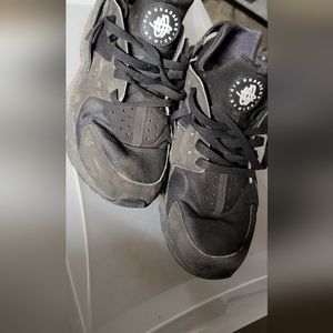 Nike Air Huarache Triple Black Lace Up Sneakers Size 12